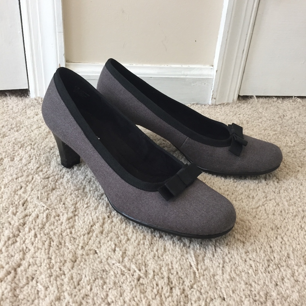 Aerosols Gray Heel with Grosgrain Ribbon Bow